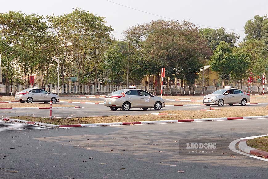 Driving test can use electric vehicles. Photo: Quang Dat