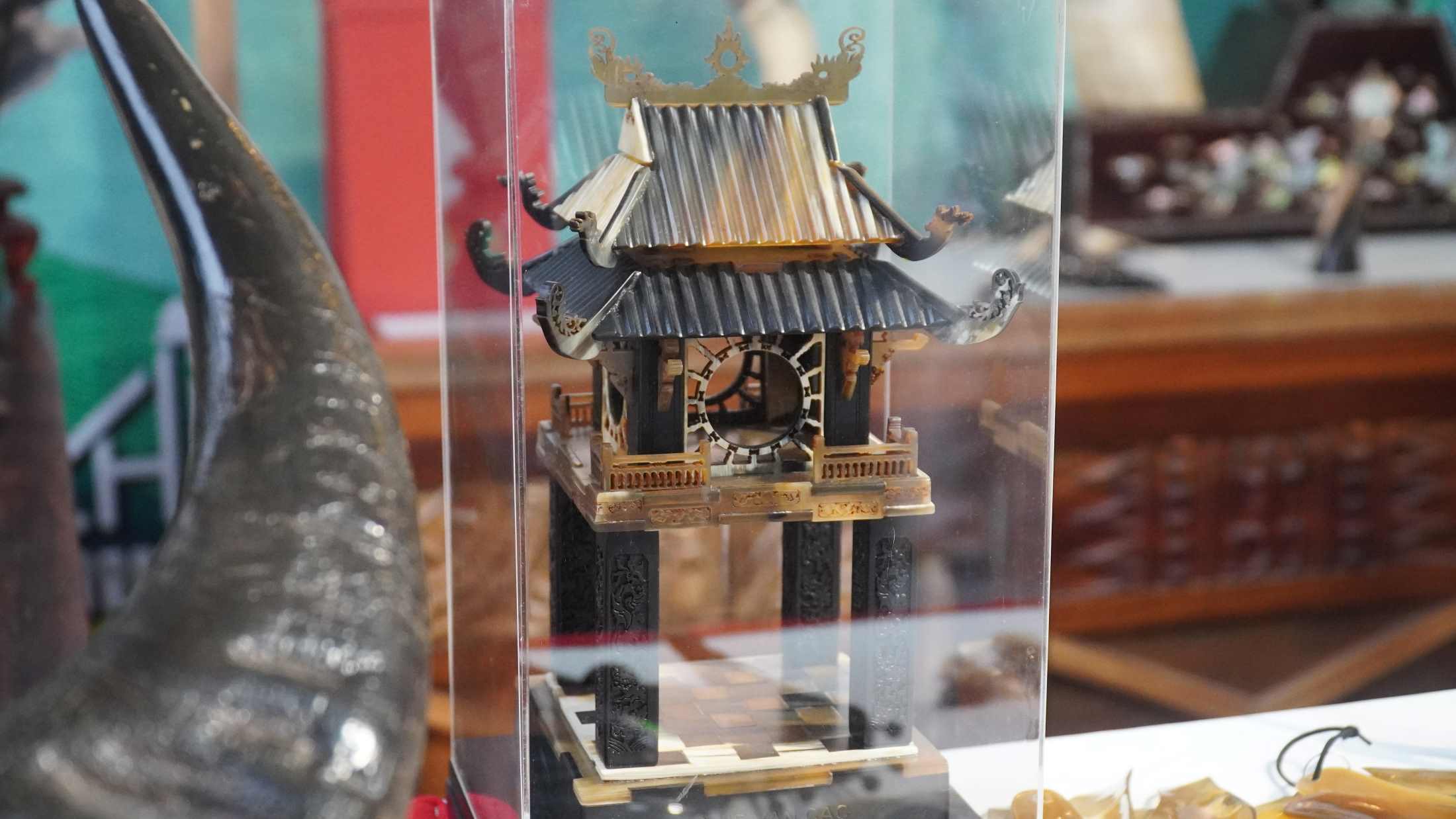 Tác phẩm “Khuê Văn Các” được người nghệ nhân dành trọn 6 tháng công phu chế tác. Ảnh: Minh Vũ