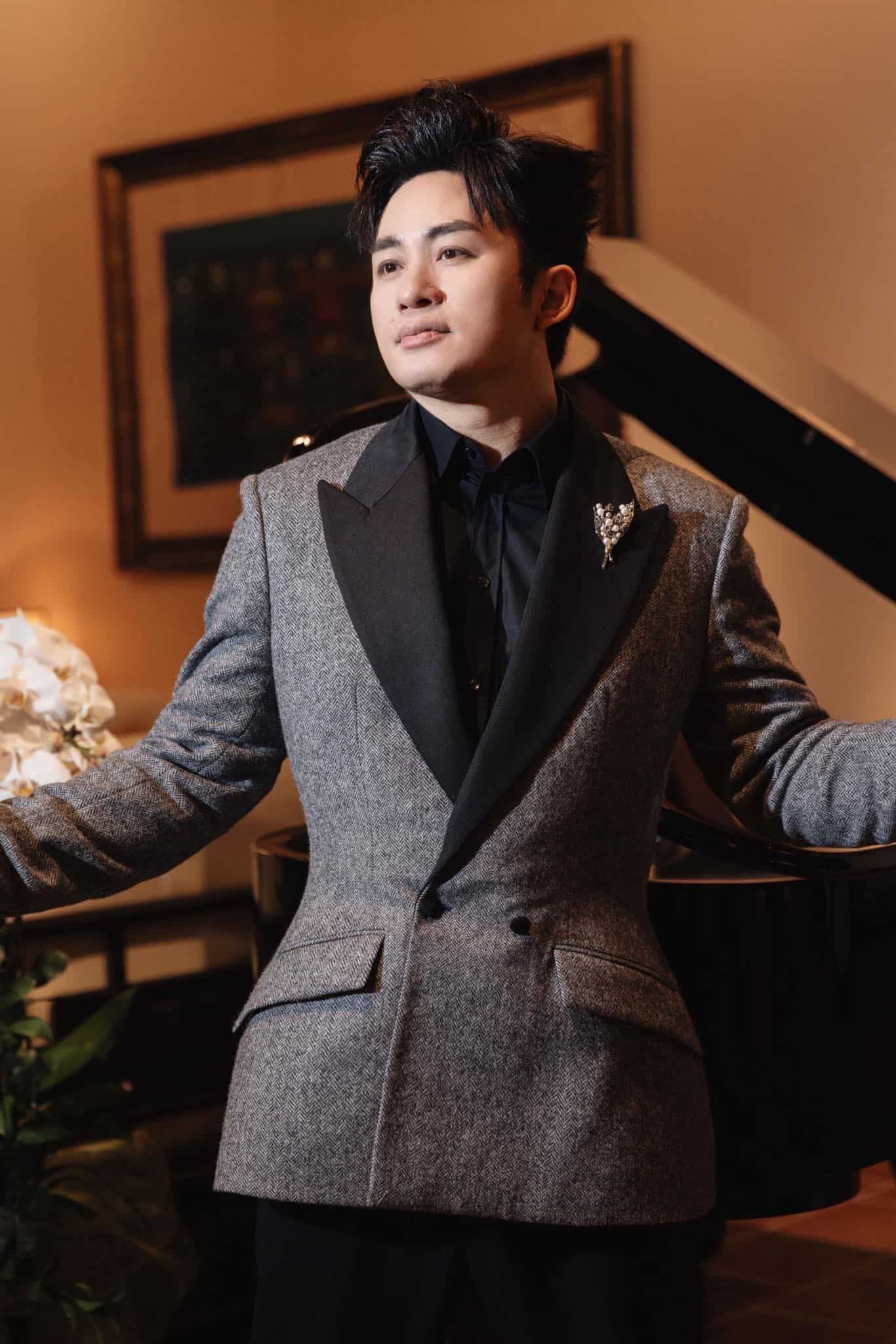 Ca sĩ Tùng Dương mong mọi người ngừng so sánh về giọng hát của ca sĩ thật và ca sĩ AI. Ảnh NVCC