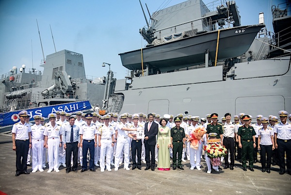 Tàu hộ vệ Asahi cùng hơn 220 sĩ quan và thủy thủ thuộc Lực lượng Tự vệ trên biển Nhật Bản. Ảnh: Nguyễn Linh