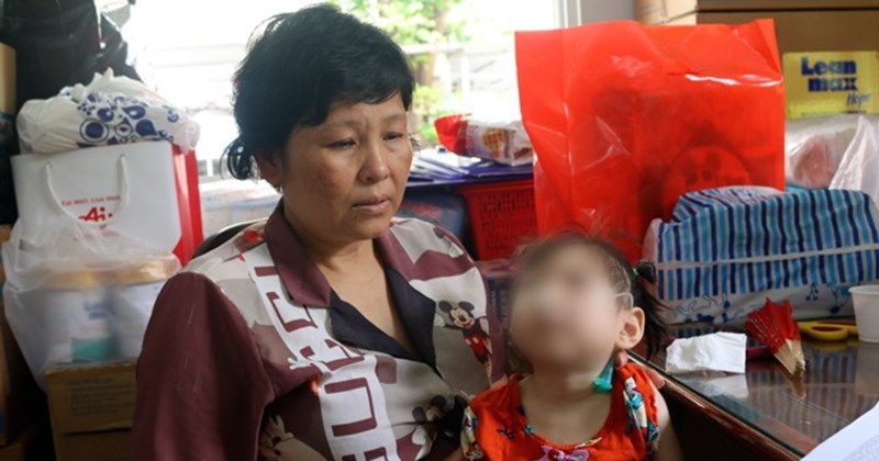 Người mẹ ung thư giai đoạn cuối vẫn chăm con bị tổn thương não