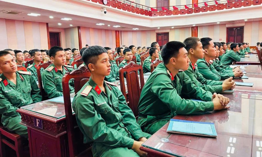 Relevant agencies will apply information technology to improve efficiency in connecting jobs for demobilized soldiers in the Capital. Photo: Hoang Huyen