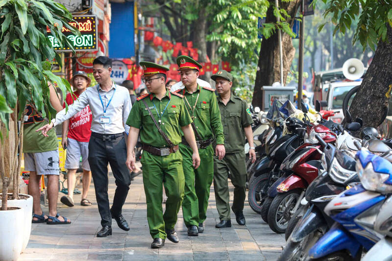 Hàng ngày, các lực lượng liên ngành bám sát địa bàn, tuần tra liên tục 24/24h. Ảnh: Hải Nguyễn
