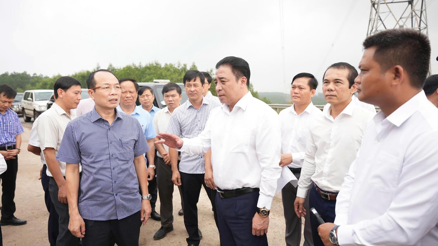 Chairman of Hue City People's Committee Nguyen Khac Toan inspects the progress of projects. Photo: Ngoc Hieu.