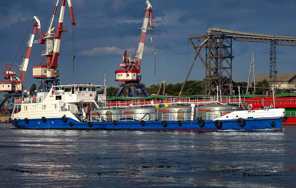 Russia calls on the EU and the UK to buy oil, gas and other essential goods from Russia at affordable prices. Photo: TASS