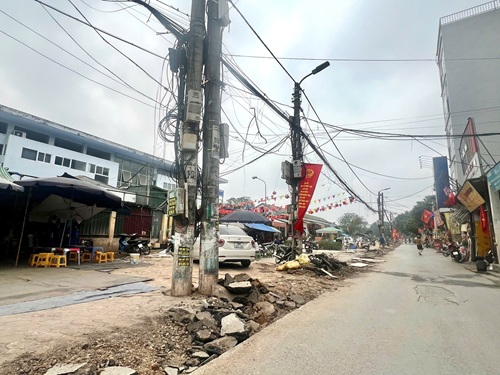 Urgently construct and renovate alley 193 Phu Dien to complete traffic infrastructure before June 30. Photo: Minh Hanh