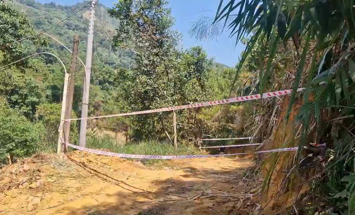 Blockading the scene of leveling and encroaching on natural streams on Bao Loc Pass