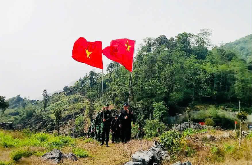 Patrol in Tuyen Quang border area. Photo: Hoang Chinh