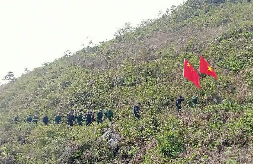 Các lực lượng tổ chức tuần tra, đảm bảo an ninh khu vực vùng biên. Ảnh: Hoàng Chính