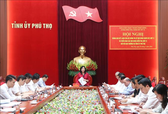 Comrade Bui Thi Minh Hoai spoke at the conference.