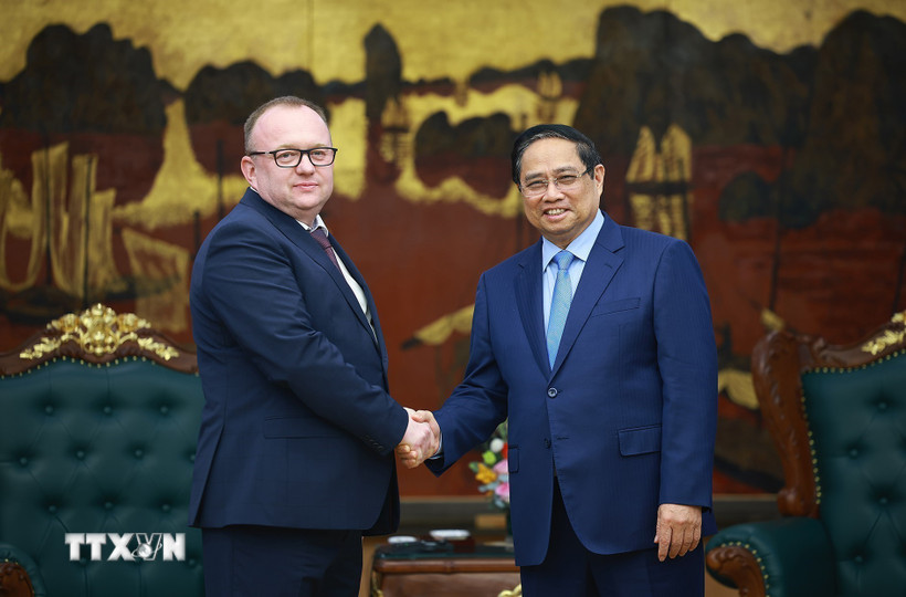 Prime Minister Pham Minh Chinh received Chairman of the Belarusian Judicial Expertise Committee Volkov Alexei Aleksandrovich. Photo: TTXVN
