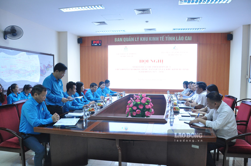 Hội nghị Đánh giá thực hiện chương trình, Quy chế phối hợp giữa                                       Liên đoàn Lao động tỉnh Lào Cai với Ban quản lý Khu kinh tế tỉnh. Ảnh: Đinh Đại