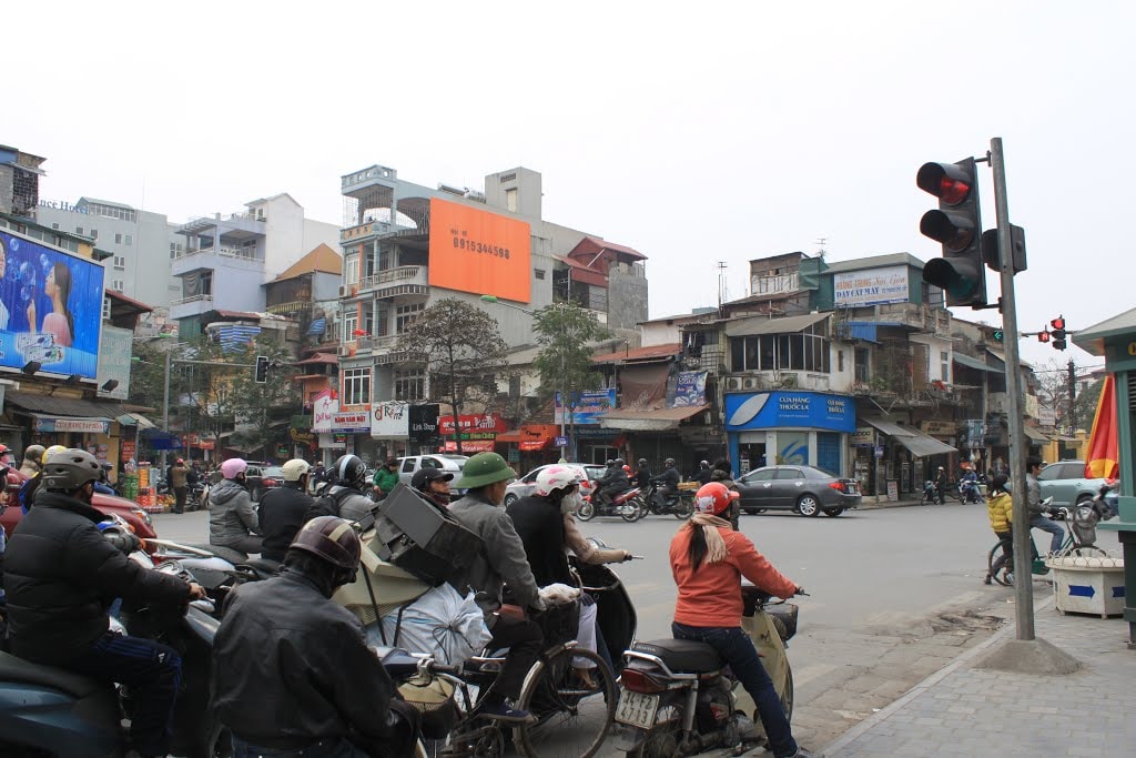 레주언 거리(하노이)는 오늘부터 2026년 5월 31일까지 교통이 재조직됩니다. 사진: 민한