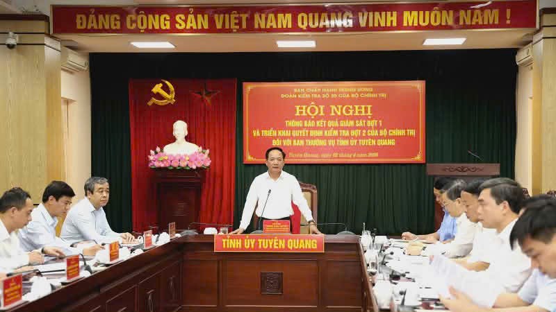 Mr. Trinh Van Quyet - Member of the Politburo, Secretary of the Party Central Committee, Head of the Central Propaganda and Mass Mobilization Commission, Head of the inspection delegation attended and chaired the conference. Photo: Duc Thang
