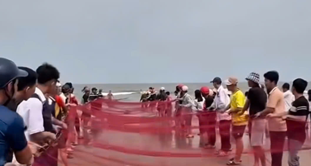 두 아이가 실종된 지역에서 기능 부대는 여전히 적극적으로 수색하고 있습니다. 사진: 주민 제공