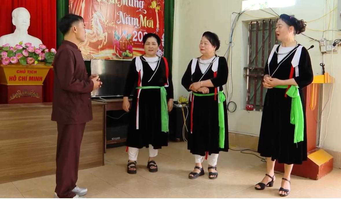 Soong Co Club in Ha Dong Bac village, Hai Lang commune, operates and practices folk songs to preserve culture for future generations. Photo: Mai Linh