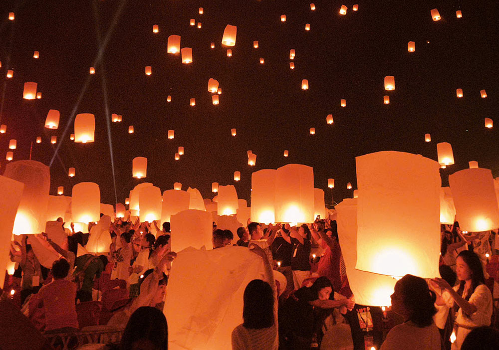 The sky lantern festival is one of the events attracting international visitors to Thailand. Photo: hyechang03
