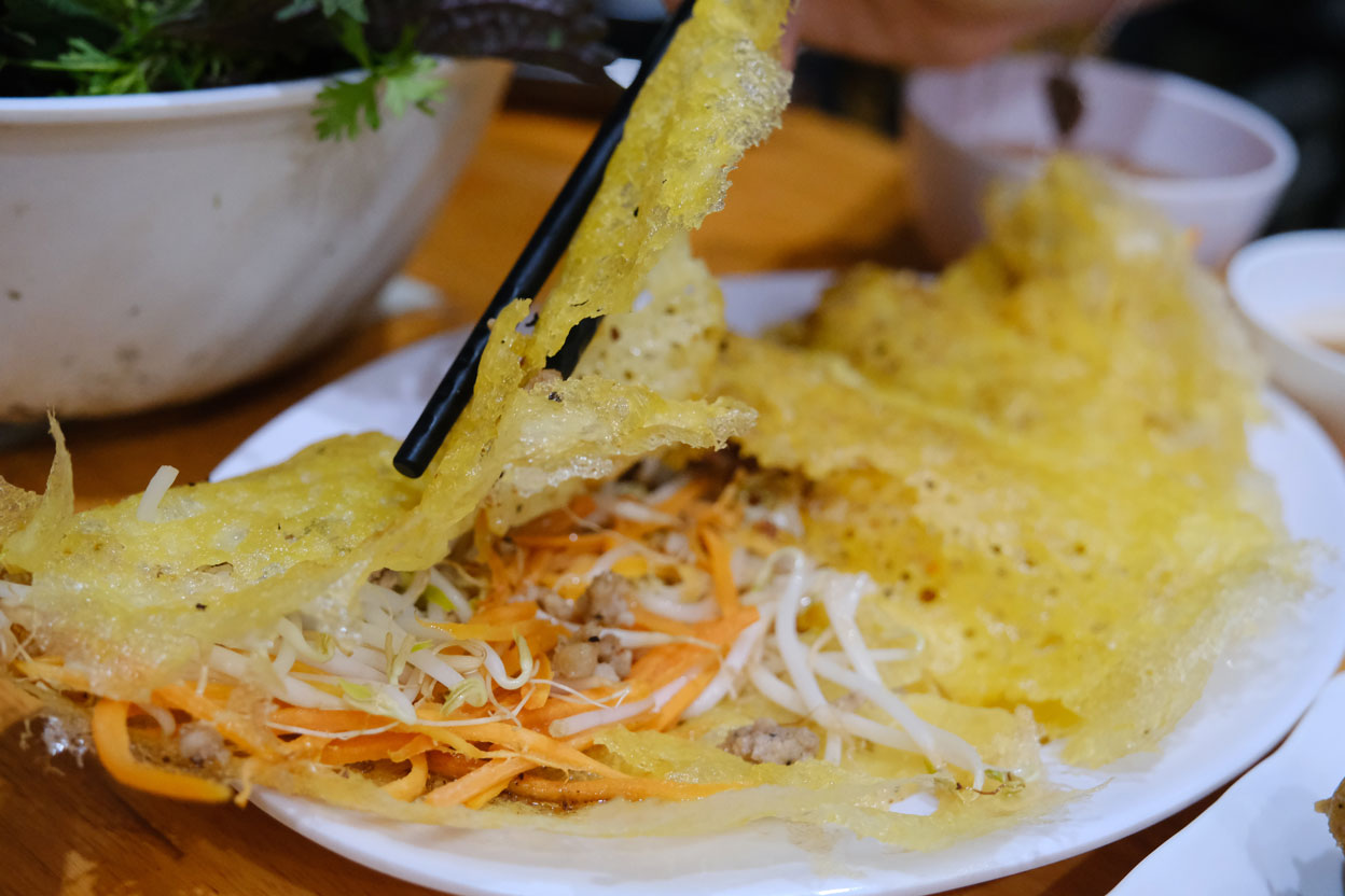Bánh xèo giòn tan. Ảnh: Hân Nghiên