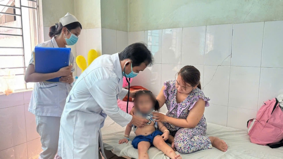 Dengue fever in Vinh Long increased nearly 2.8 times, people need to raise awareness of disease prevention. Photo: Hoang Loc