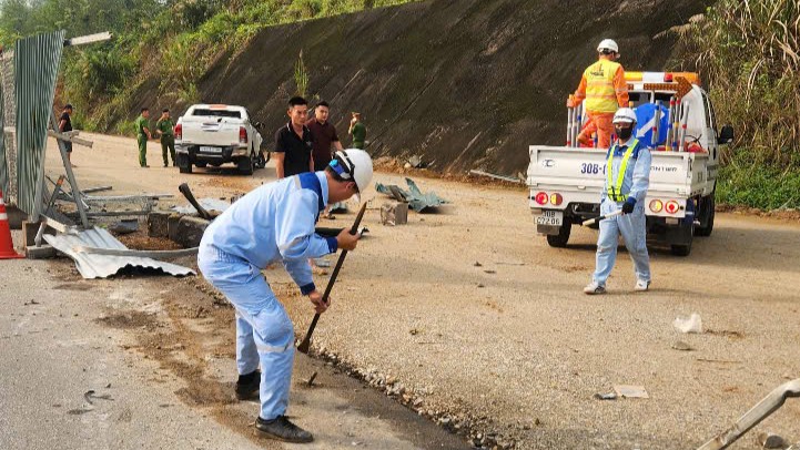 Scene of the accident on the Noi Bai - Lao Cai expressway. Photo: Provided by unit