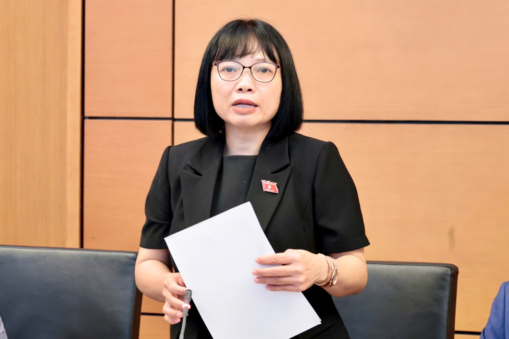 National Assembly Deputy Nguyen Thi Viet Nga proposed not to include the content of Vietnam Culture Day November 24 and employees entitled to leave work and receive full salary in the resolution. Photo: Pham Dong