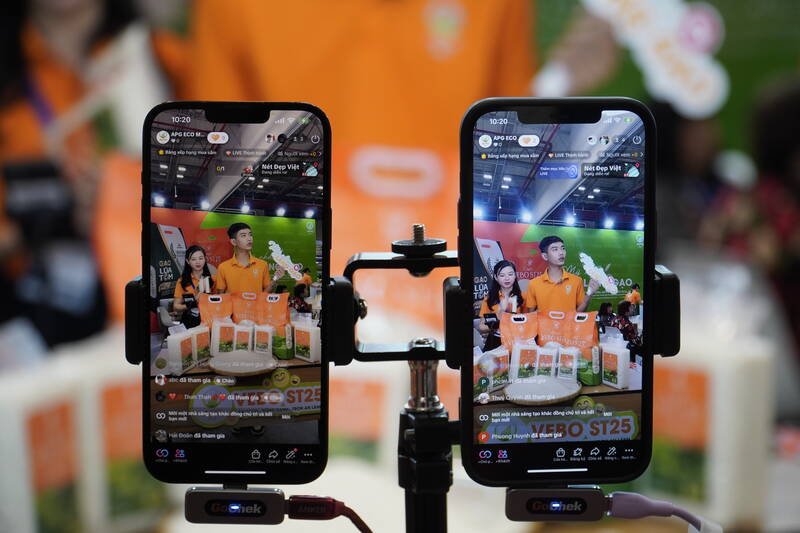 Promoting online business, activating domestic purchasing power