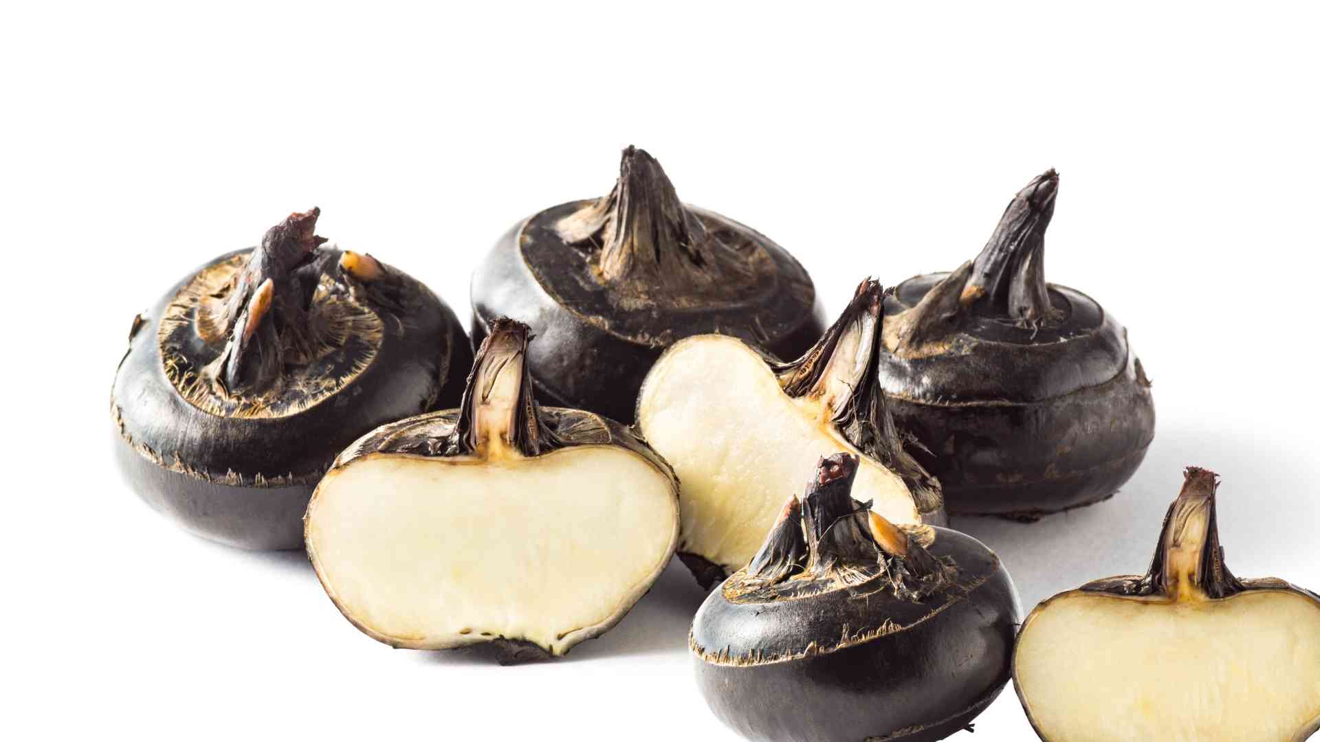 *Củ mã thầy* contains high water content, low in calories, which helps reduce pressure on the urinary system and support kidney function. Graphic photo: Huong Son