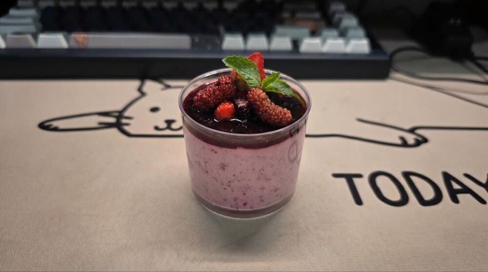 How to make simple, delicious and nutritious mulberry mousse cake at home. Photo: Tuan Dat