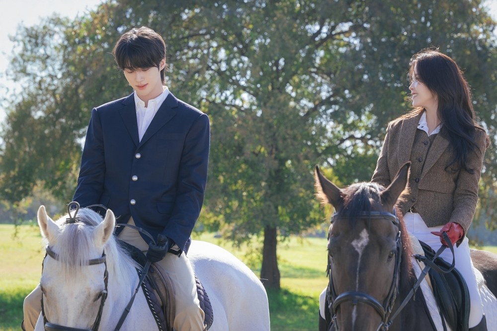 IU, Byeon Woo Seok in the movie. Photo: Producer