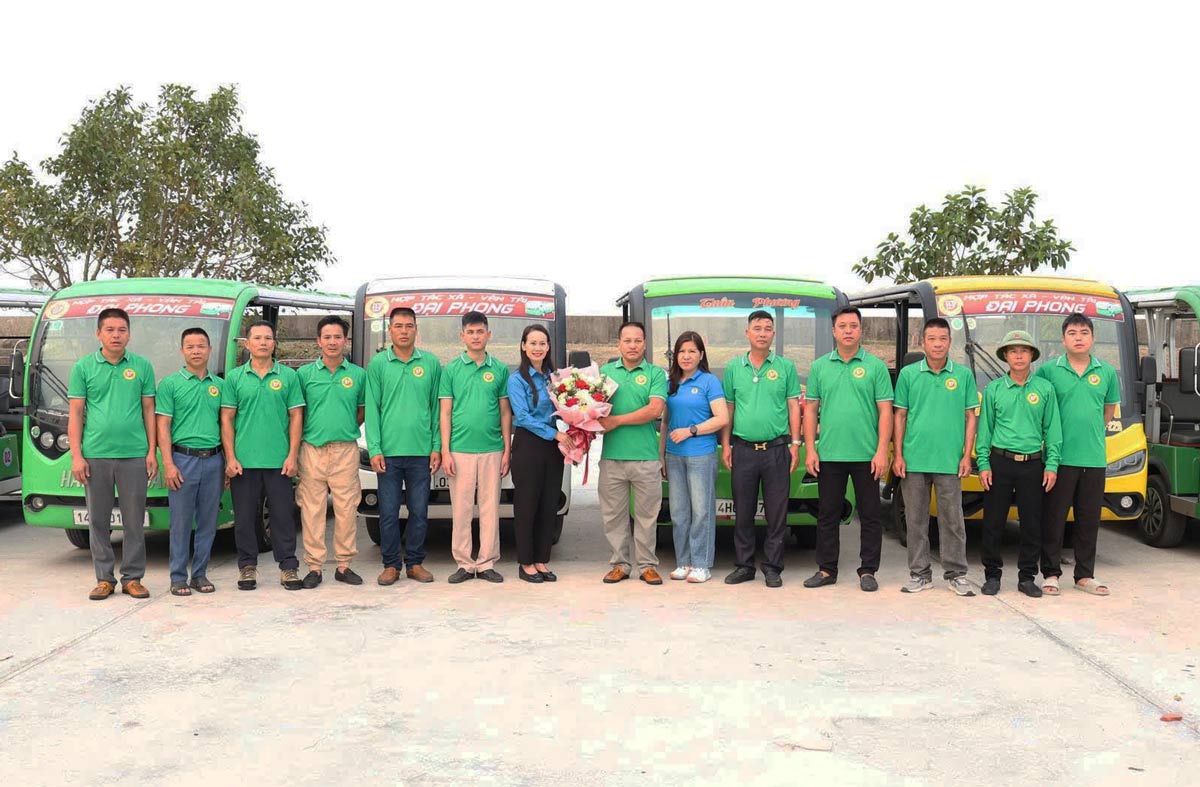 クアンニン省バンドン特別区クアンラン島でダイフォン電気自動車労働組合が発足。写真:ドアン・フン