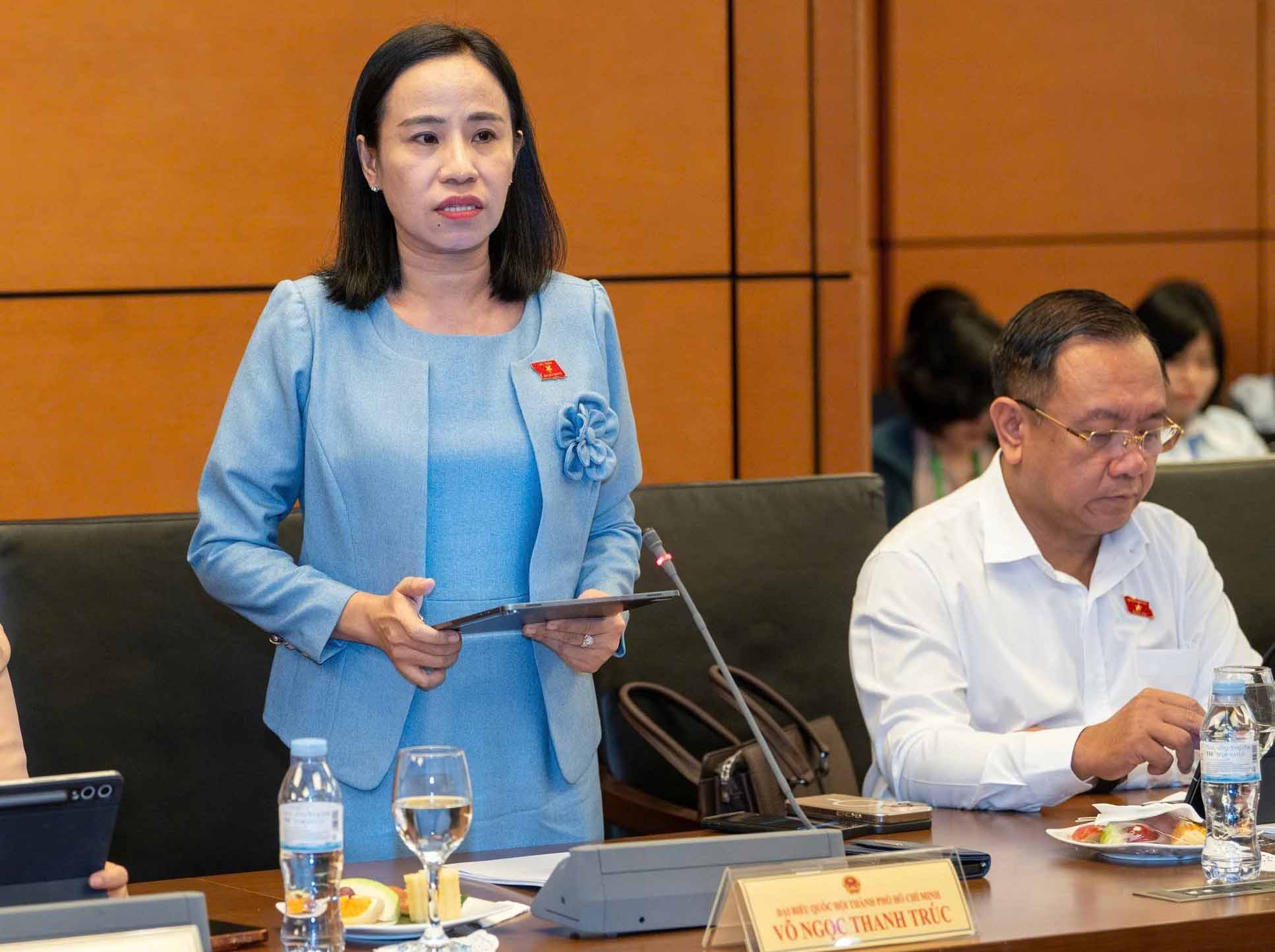 National Assembly Delegate Vo Ngoc Thanh Truc emphasized the necessity of technical tools to control time to prevent game addiction in children. Photo: Tuan Hoa