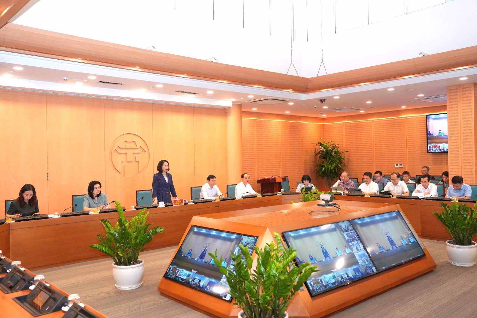 Cuộc họp của thành phố về tuyển sinh năm học 2026-2027. Ảnh: Phạm Linh