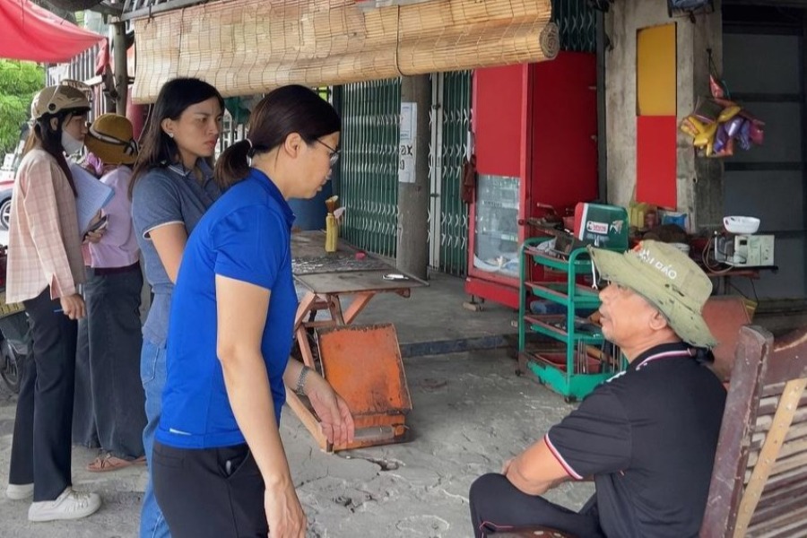 Phuoc Thang Ward deploys propaganda on rabies prevention measures in Quarter 6, after the incident of suspected rabid dog biting many people. Photo: HCMC CDC