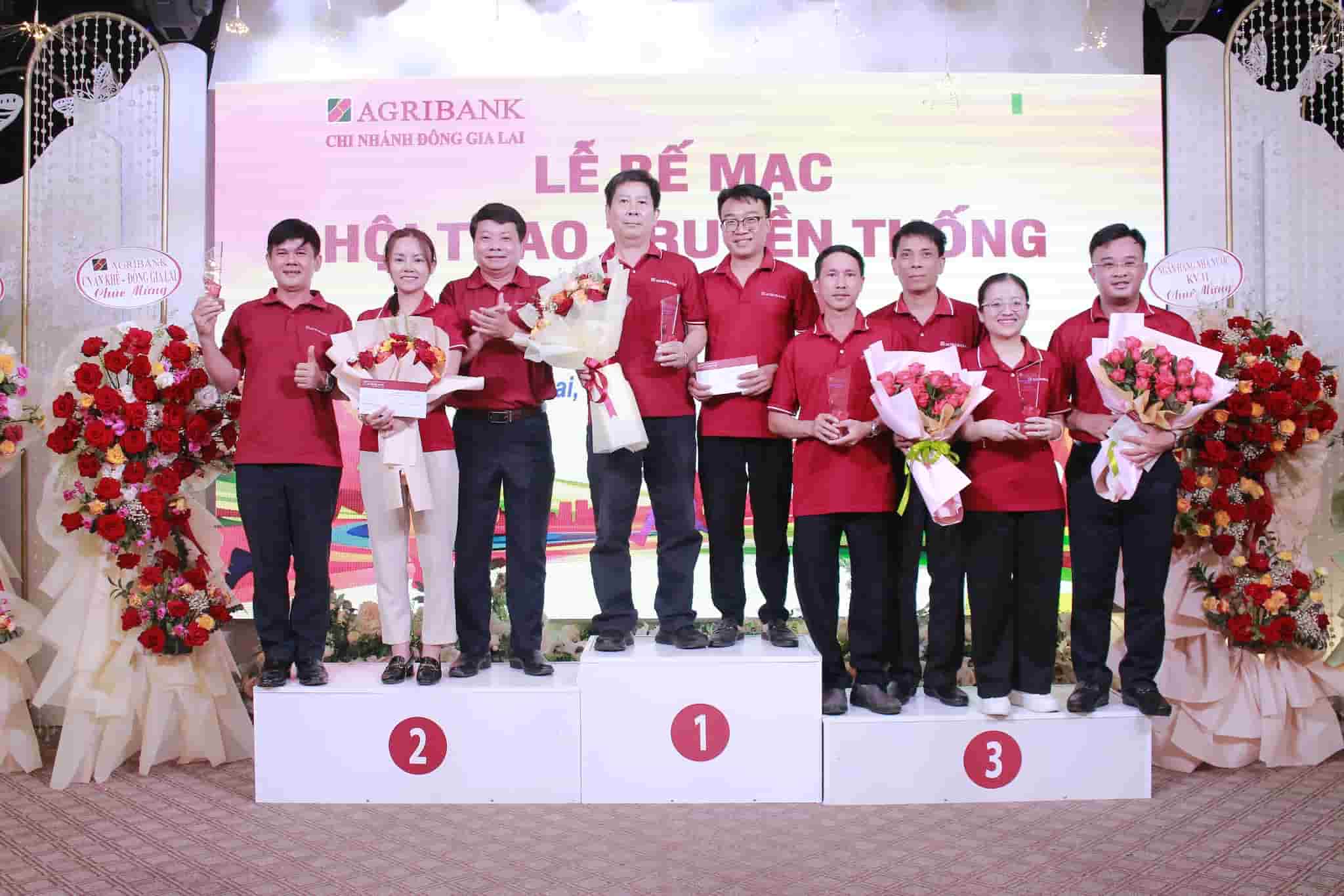 The sports festival is an opportunity to connect and train the health of officials and employees of the banking industry. Photo: Mai Chi