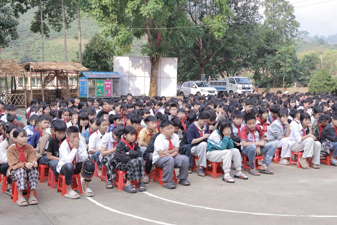 Đông đảo học sinh tham gia buổi tuyên truyền phòng, chống ma túy. Ảnh:  Trường THCS Gia Hội