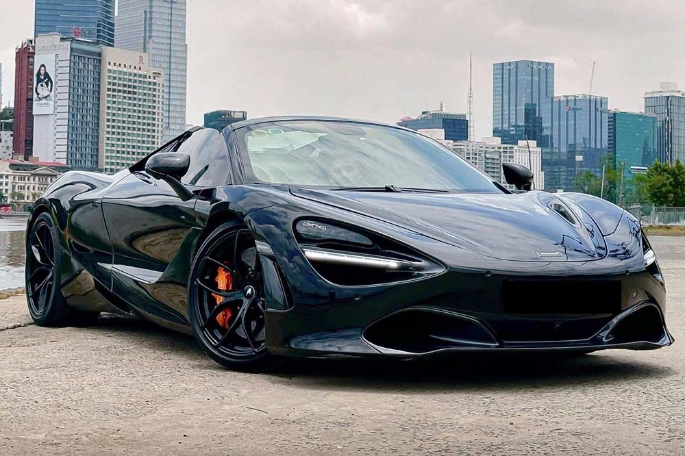 McLaren 720S Spider Performance with carbon design revealed in Ho Chi Minh City. Photo: Minh Anh