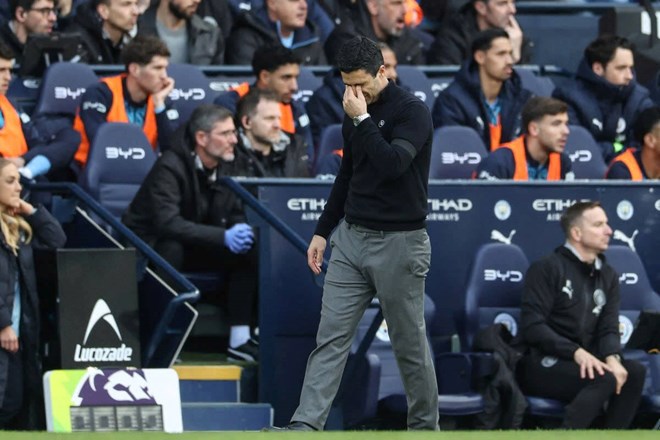 Mikel Arteta và Arsenal vừa thất bại trong màn đối đầu trực tiếp với Man City. Ảnh: AFP