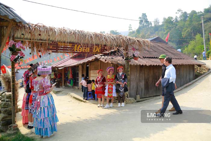 Ban Long attracts visitors to experience with many diverse and rich traditional cultural activities. Photo: Quang Dat