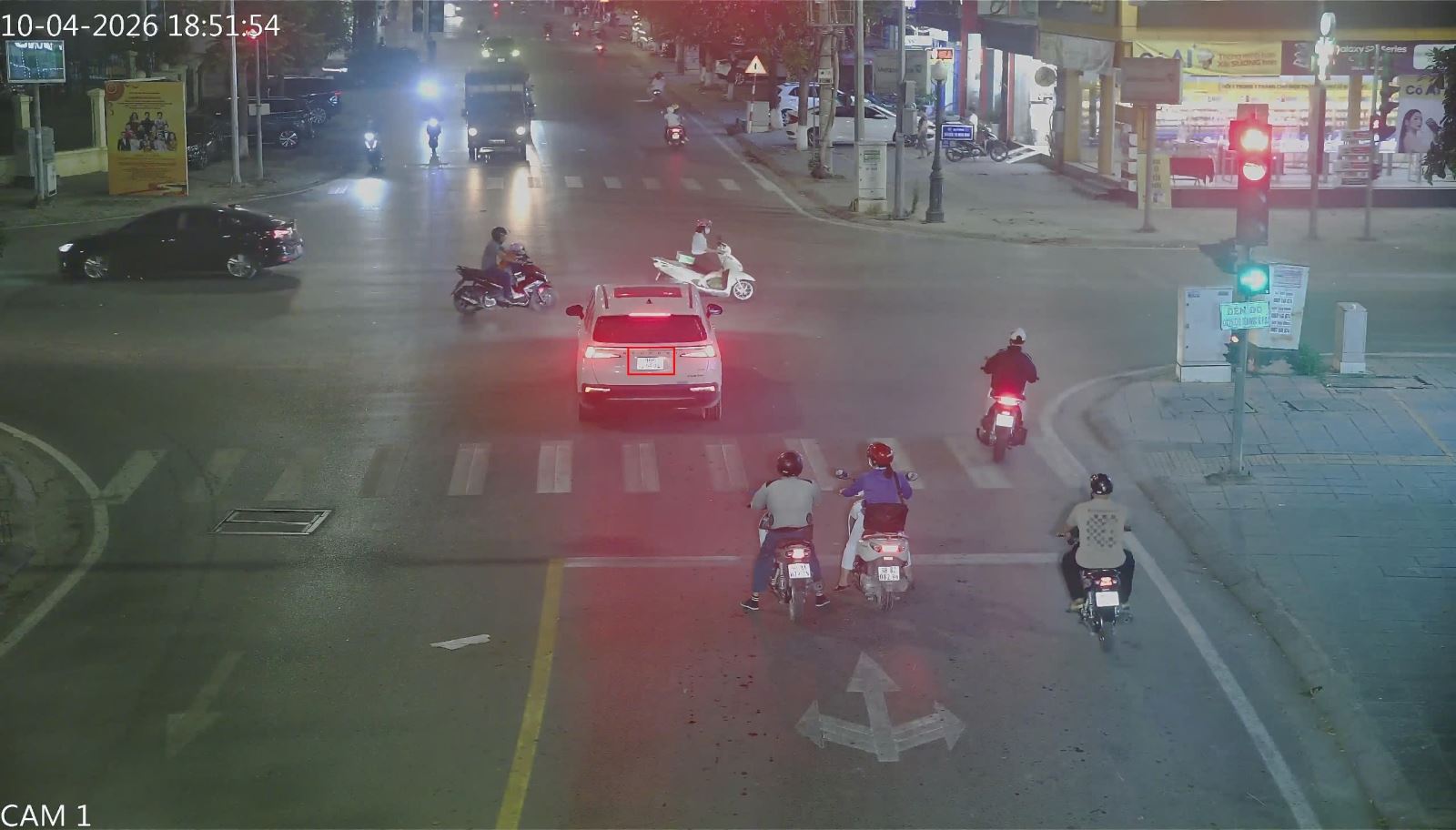 Violating car on Le Loi street, Bac Giang ward, Bac Ninh province. Photo: Traffic Police Department of Bac Ninh Provincial Police