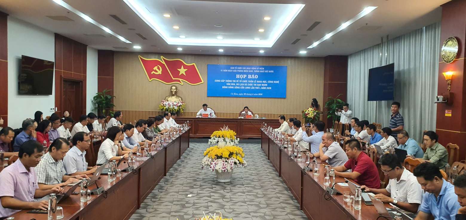 Cà Mau tổ chức họp báo thông tin về Tuần lễ Khoa học, công nghệ - văn hoá, du lịch...trong đó có Ngày hội việc làm tỉnh Cà Mau lần thứ I. Ảnh: Nhật Hồ.