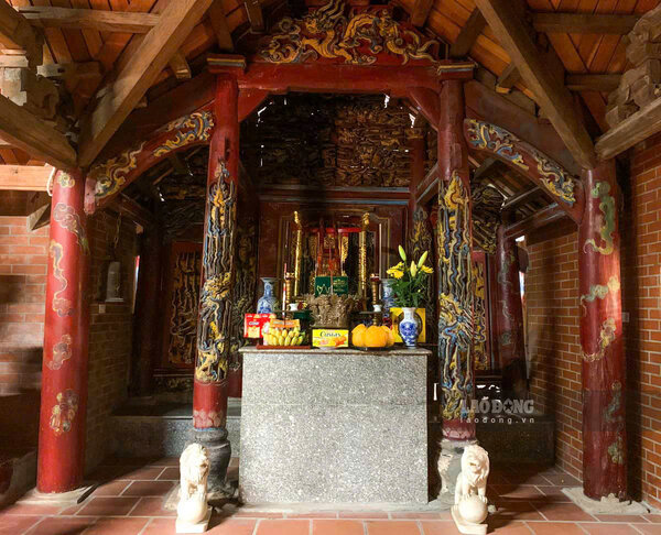 Phía bên trong chùa cổ Phúc Chỉ. Ảnh: Hà Vi