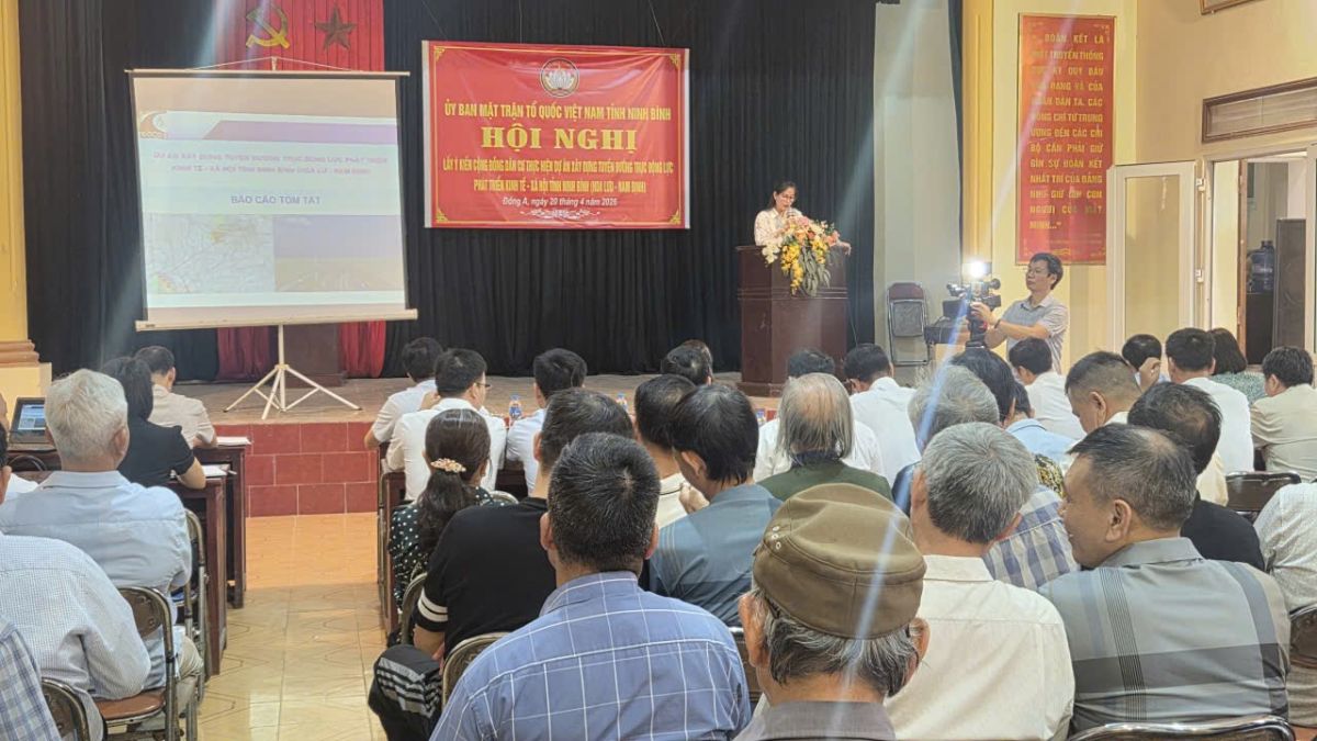 The Standing Committee of the Vietnam Fatherland Front Committee of Ninh Binh province organized a conference to collect opinions from representatives of the residential community to implement the Hoa Lu - Nam Dinh road project. Photo: Ha Anh