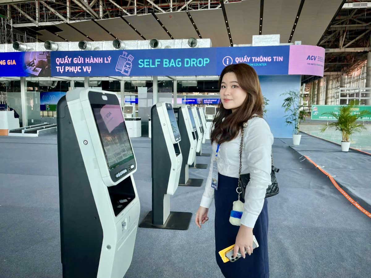 Trải nghiệm quầy check-in online, gửi hành lý tại nhà ga hành khách sân bay Long Thành. Ảnh: HAC