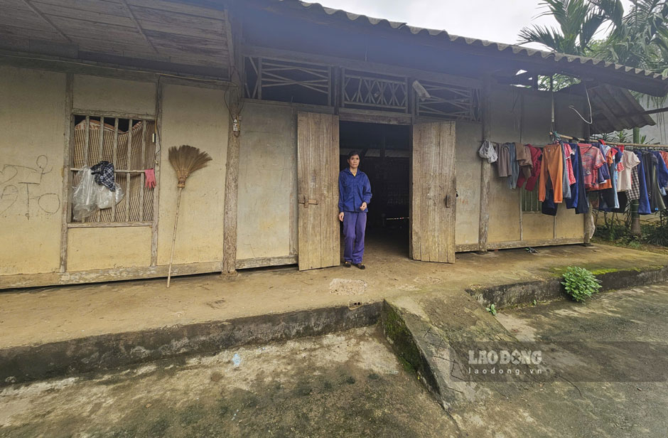 Widow, poor worker mother hopes for a solid home for her young children. Photo: Bao Nguyen