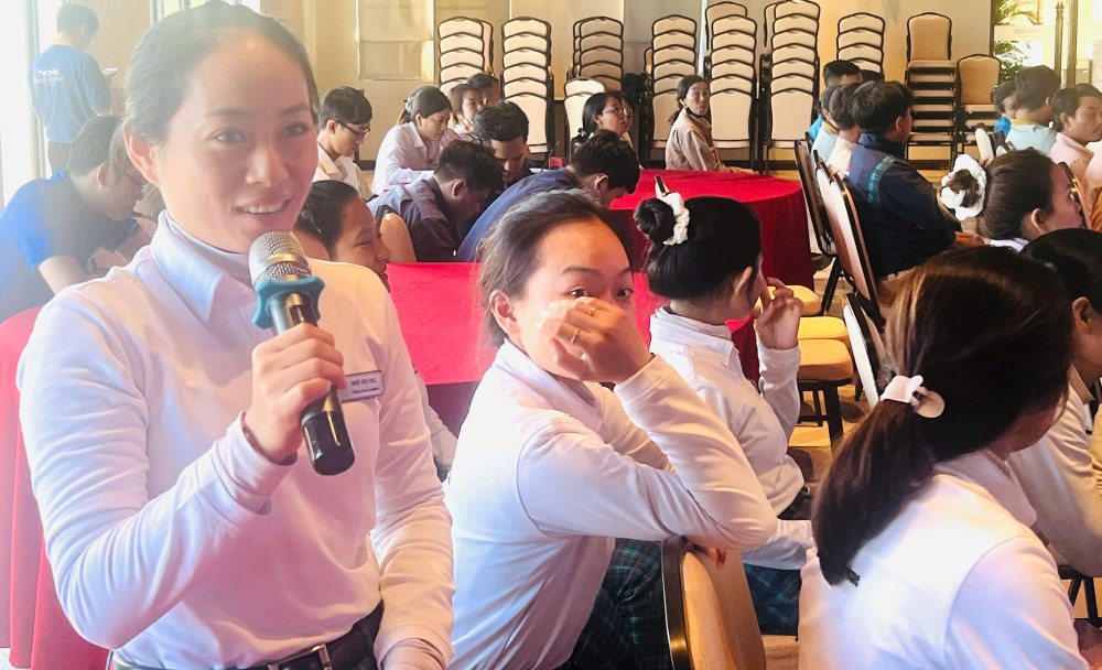 Đoàn viên đặt câu hỏi về các vấn đề liên quan. Ảnh: Phạm Duy 