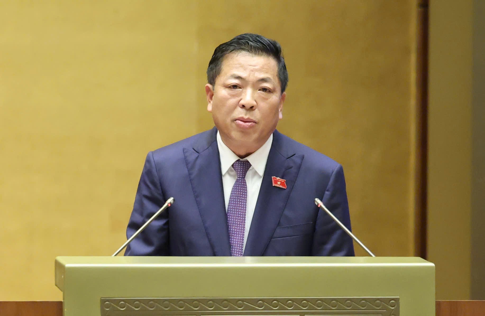 Le ministre de la Construction, Trần Hồng Minh, a déclaré que les besoins en capital pour les chemins de fer urbains s'élèvent à environ 743 907 milliards de dongs. Photo: Phạm Đông