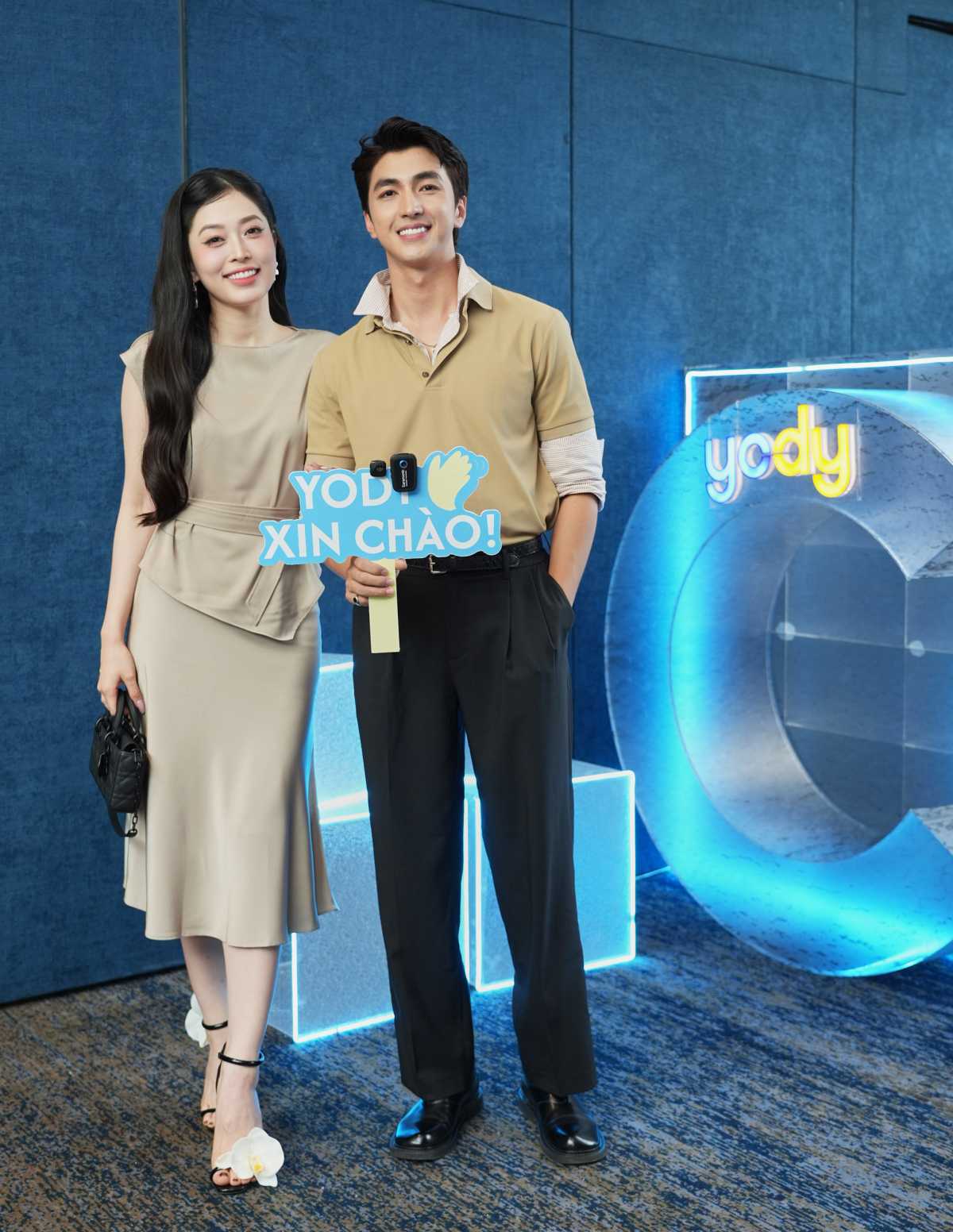 Ngoại hình cùng phong cách thời trang trẻ trung của cặp đôi thu hút sự quan tâm của người hâm mộ. Ảnh: Ban tổ chức