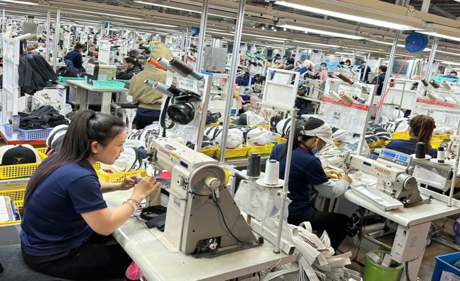 Greentech Headgear Co., Ltd. workers during working hours. Photo: Duc Long