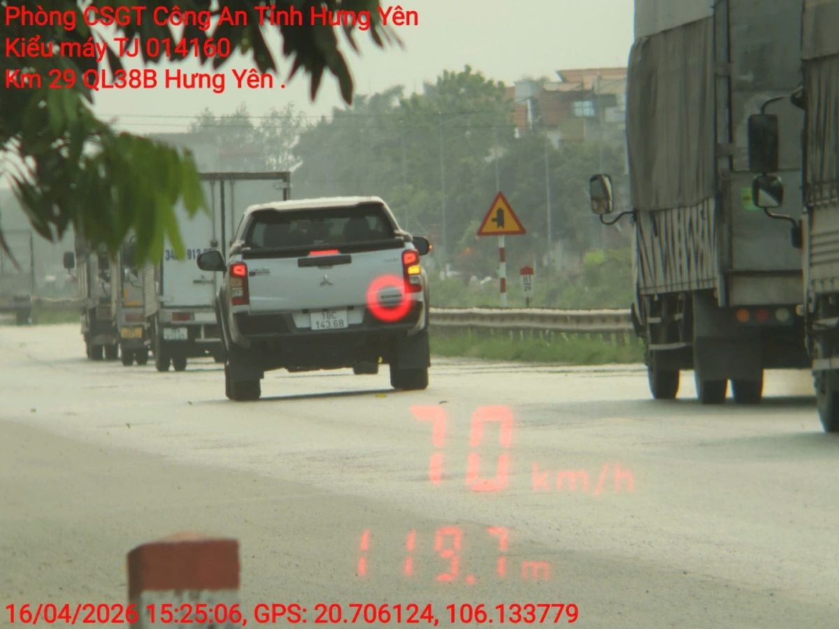 Vehicles violating the offense of driving at excessive speed are fined remotely. Photo: Hung Yen Police