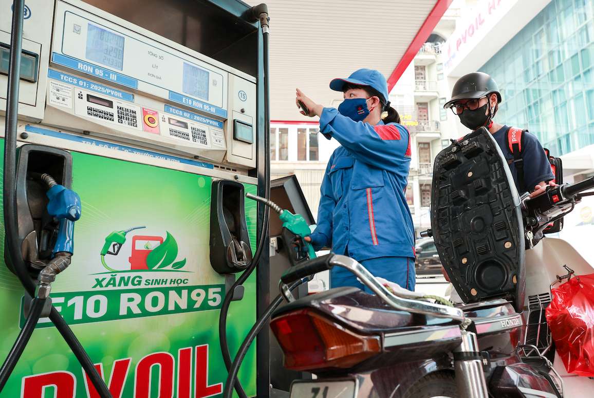 The clear benefit of E10 gasoline is reduced emissions. Photo: Hai Nguyen